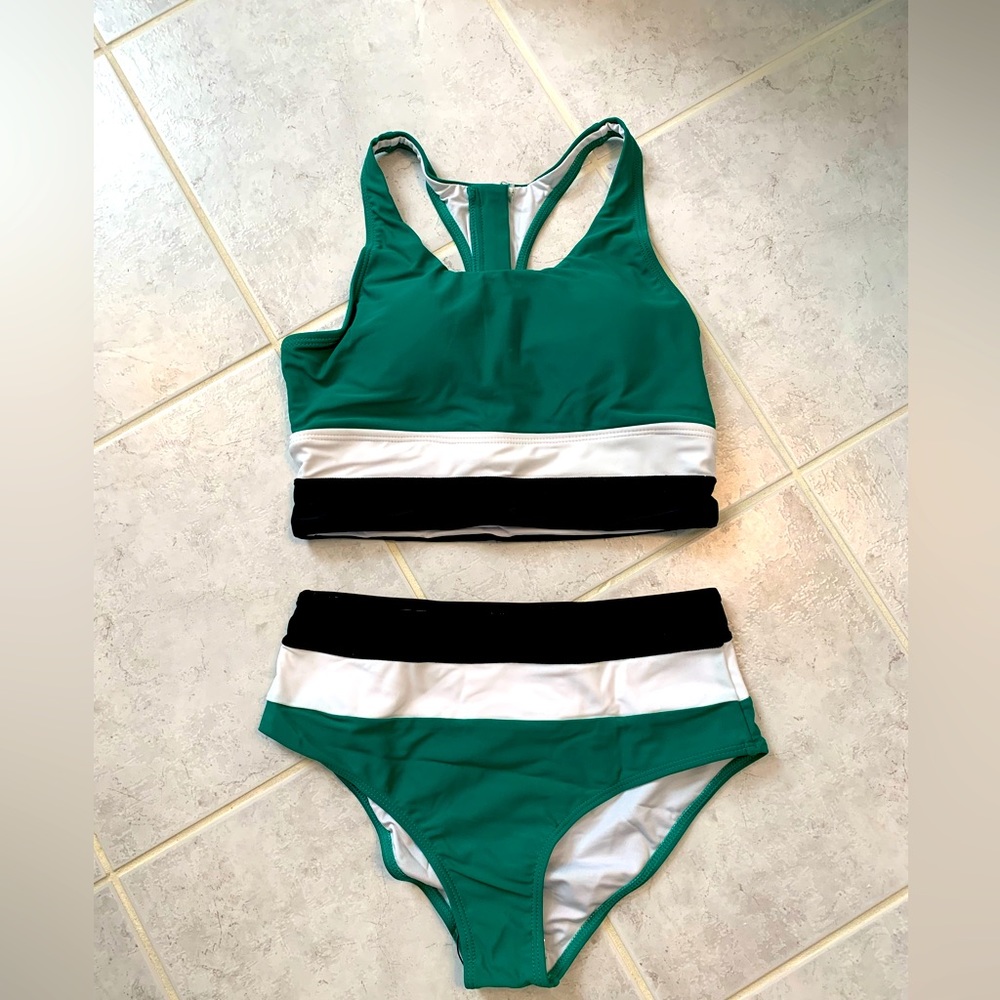 Green Colorblock Cut Back Bikini Set
